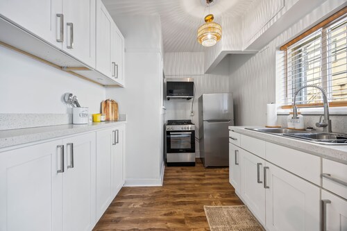 Updated Studio in Downtown Long Beach - Walk to Everything