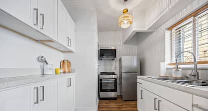 Updated Studio in Downtown Long Beach - Walk to Everything