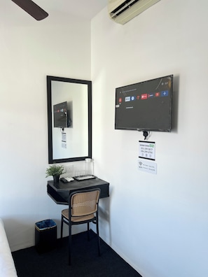 Quarto casal luxo, 1 cama Queen, para não fumantes | Wi-Fi de cortesia