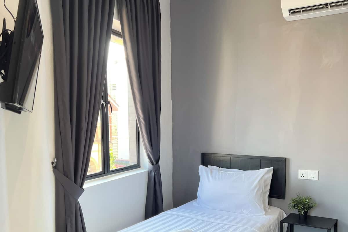 Deluxe Single Room with Shared Bathroom, Non Smoking