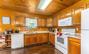 電子レンジ、オーブン、コンロ、食器洗い機