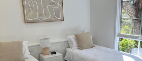 2 bedrooms, iron/ironing board, Internet, bed sheets
