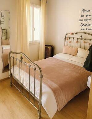 1 bedroom, iron/ironing board, free WiFi, bed sheets