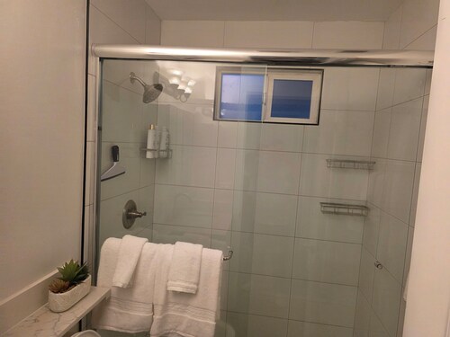 Terrific 2-bedroom house with AC in Thousand Oaks