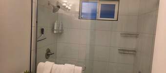Terrific 2-bedroom house with AC in Thousand Oaks