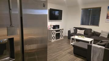 Smart TV, fireplace, stereo