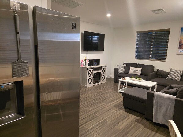 Smart TV, fireplace, stereo
