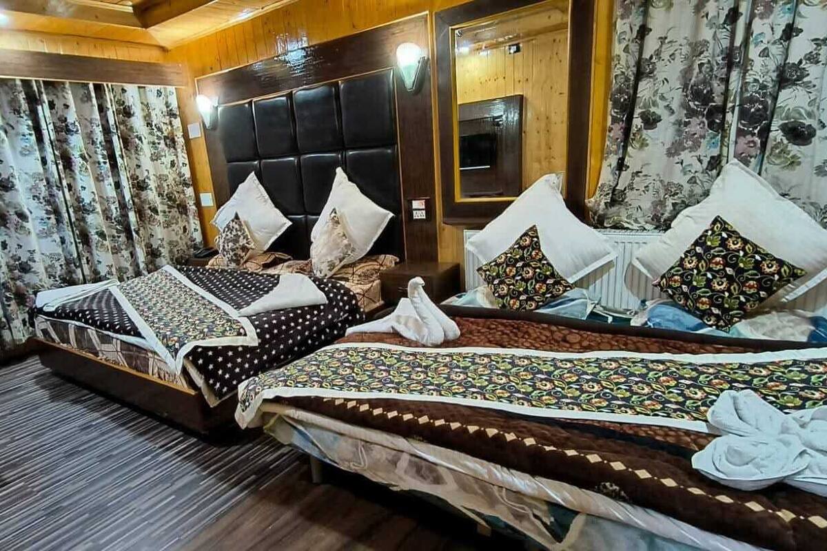 Kamar Double Premium, pemandangan gunung | Seprai katun Mesir, seprai premium, busa memori, dan brankas