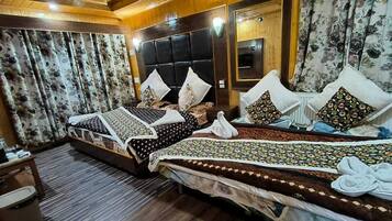 Premium Double Room, Mountain View | Egyptian cotton sheets, premium bedding, memory foam beds, in-room safe