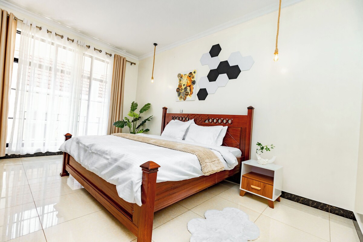 Comfort Room, 1 King Bed, Accessible Bathtub, City View
