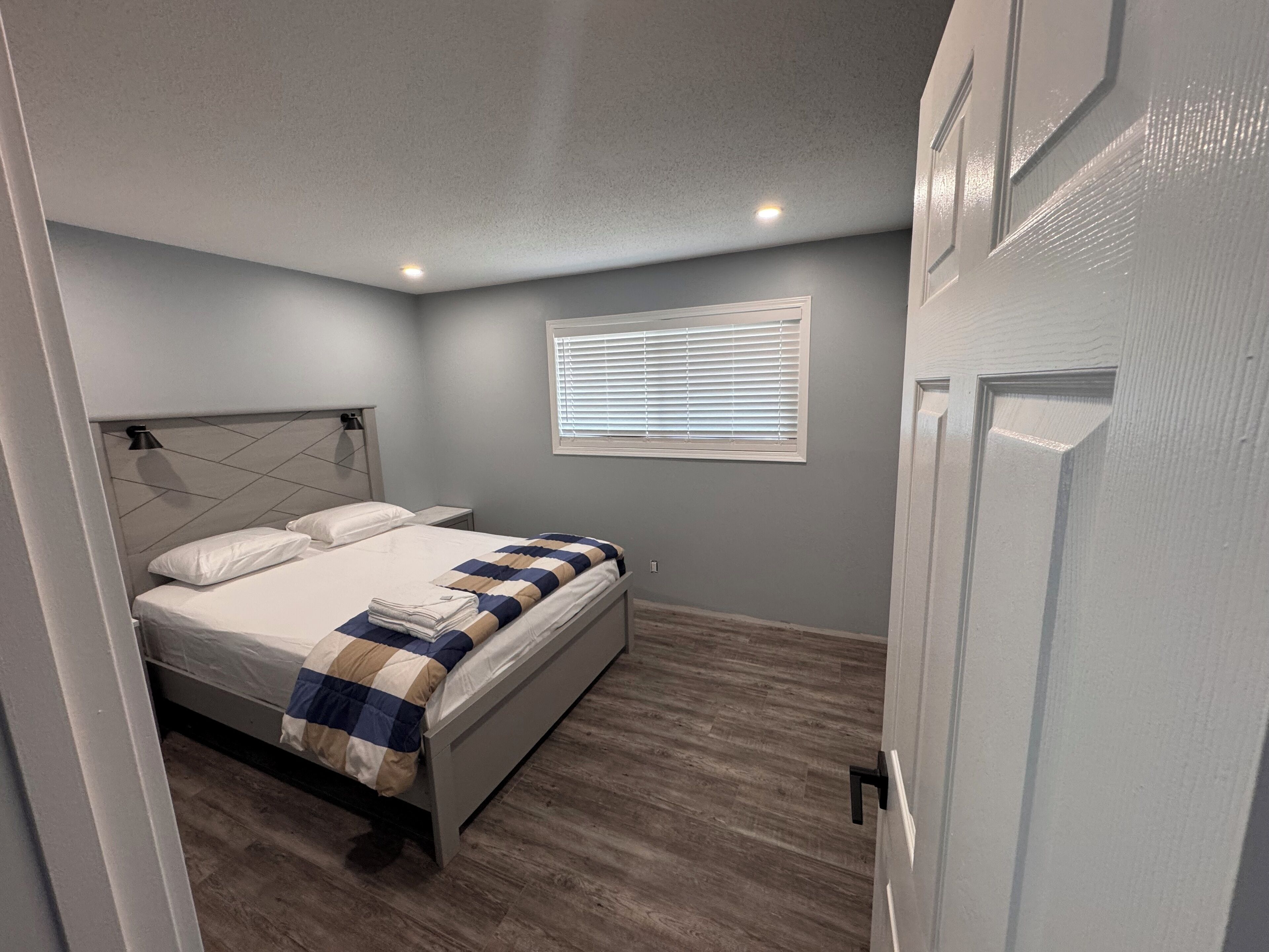 4 多间卧室、熨斗/熨衣板、WiFi、床单