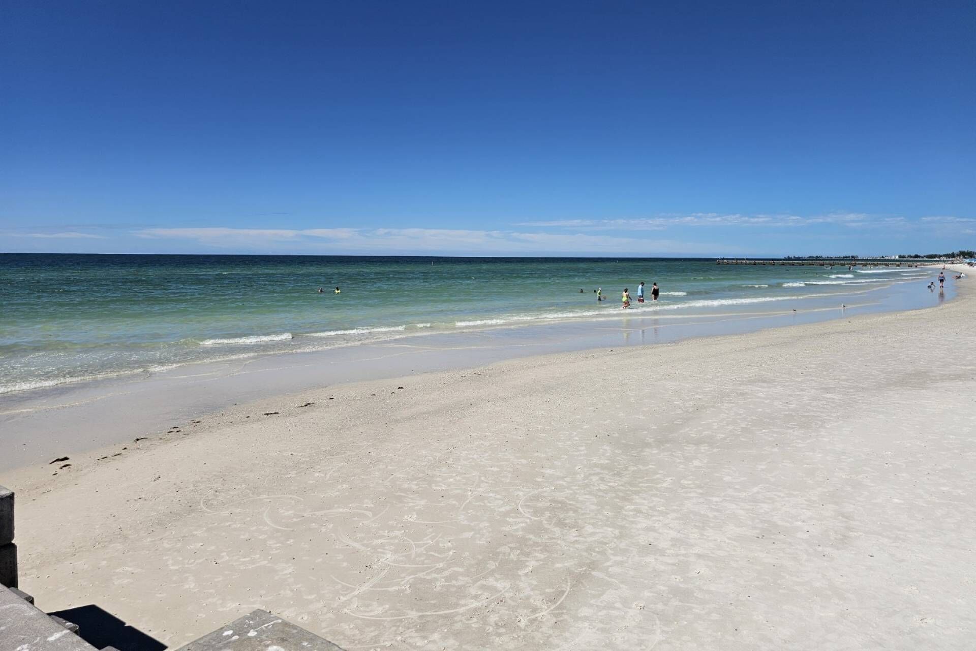 在海滩、沙滩毛巾、划皮艇、摩托艇