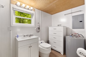 Dusche, Handtücher, Seife, Toilettenpapier