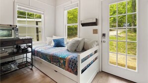Unclassified image, 2 of 10, button - NEW, Promo Pricing - Luxury Woodland Loft Retreat @ Red River Gorge (Stanton)