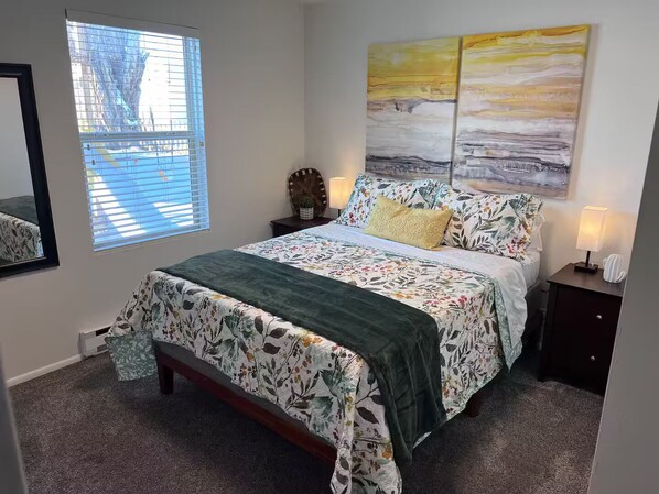 3 bedrooms, iron/ironing board, free WiFi, bed sheets - Close to town! Near all vernal attractions. (Vernal)