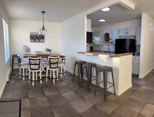 Close to town! Near all vernal attractions.