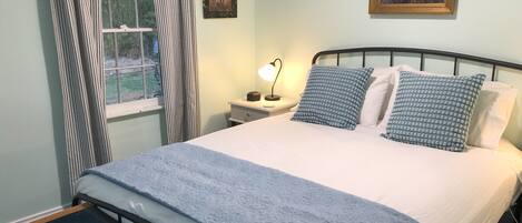 2 slaapkamers, een bureau, een strijkplank/strijkijzer, gratis wifi