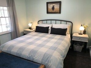 2 bedrooms, desk, iron/ironing board, free WiFi - Peppercorn Cottage Avoca ... Colonial cottage accommodation on the Avoca River (Avoca)