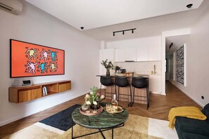 Fernseher, Stereoanlage, Arbeitsbereiche