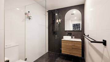 Shower, hair dryer, towels