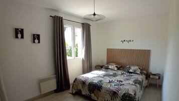 3 bedrooms, iron/ironing board, free WiFi, bed sheets
