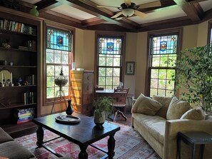 TV, fireplace - Luxury on 100+ acres, hot tub, privacy, high style in the Baraboo Bluffs (Baraboo)