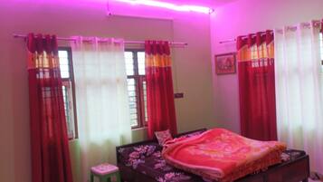 2 chambres, fer et planche Ă repasser, Wi-Fi, draps fournis