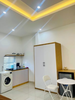 Comfort Studio Suite | Desk, laptop workspace, iron/ironing board, free WiFi