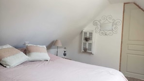 4 chambres, fer et planche à repasser, draps fournis