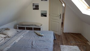 4 chambres, fer et planche à repasser, draps fournis