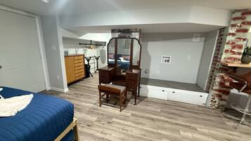 Iron/ironing board, free WiFi, bed sheets