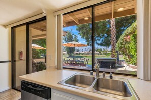 Interior - Western Views, Monterey CC, Outdoor Dining, Pool, Spa (Palm Desert)