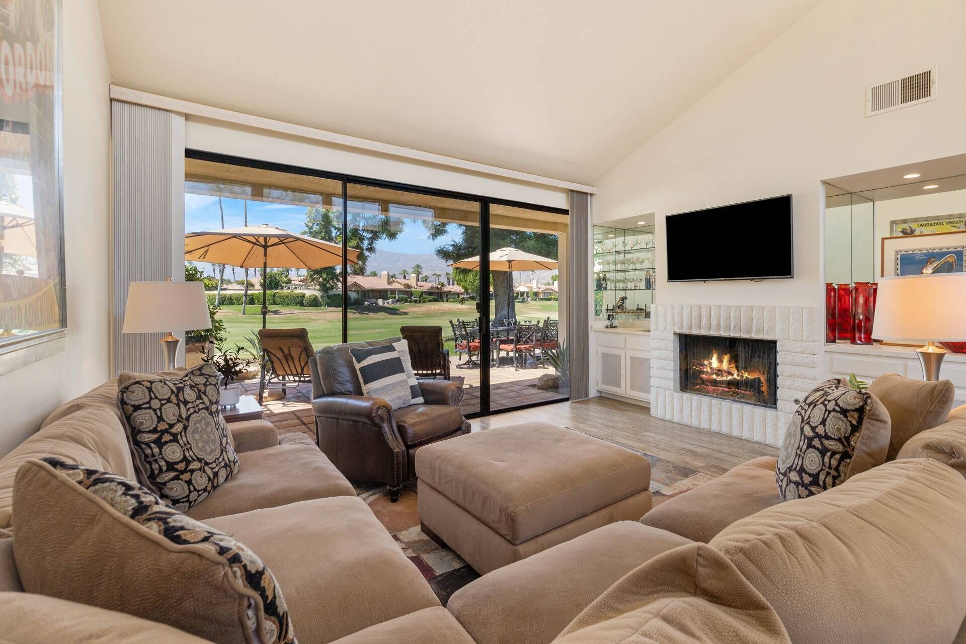 TV, mesa de pingue-pongue