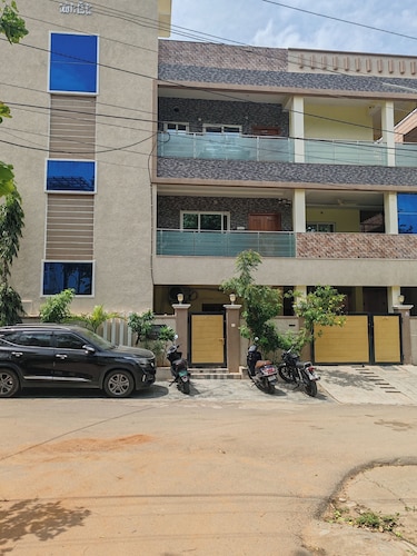 Shaiks Home Stay-8 Charming villa with AC in Sainikpuri