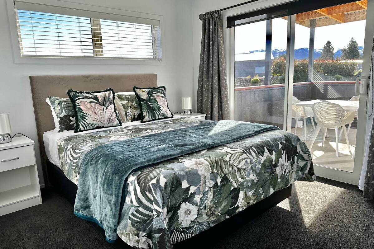 Deluxe House, Mountain View | Iron/ironing board, free WiFi