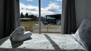 Deluxe House, Mountain View | Iron/ironing board, free WiFi