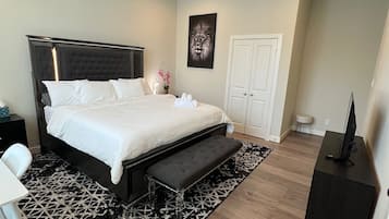 3 bedrooms, desk, iron/ironing board, free WiFi