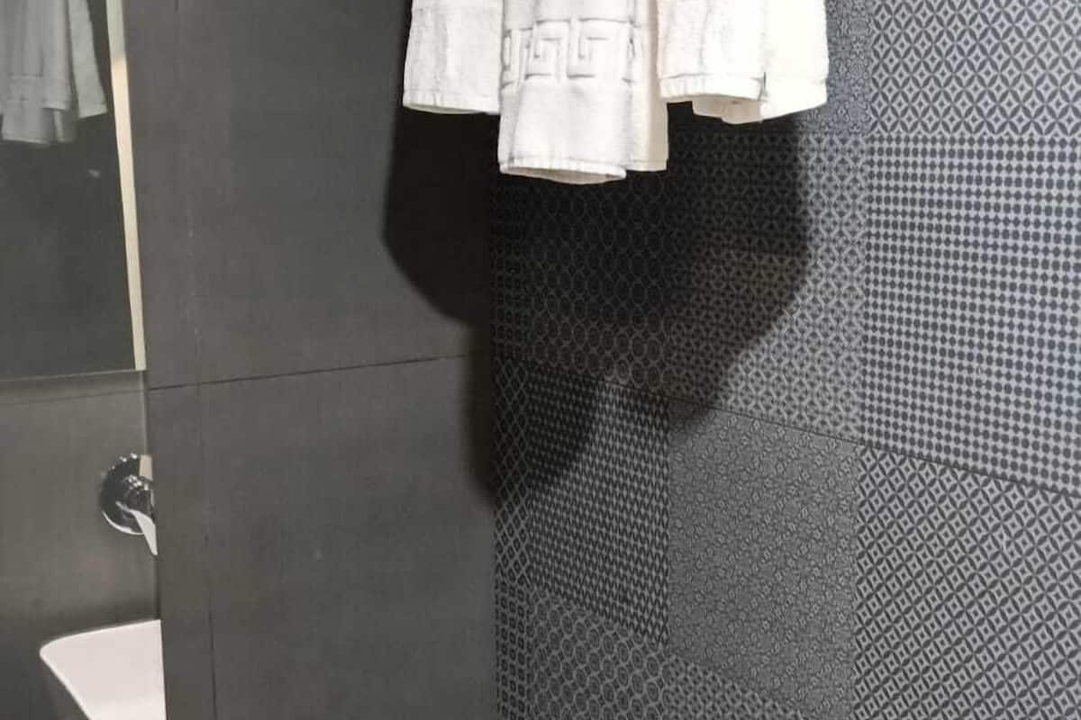 Shower, towels, soap, shampoo