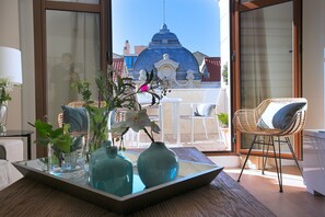Deluxe Apartment, 2 Bedrooms, City View | Living area