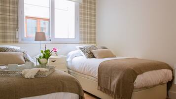 Căn hộ Deluxe, 2 phòng ngủ, quang cảnh thành phố | Bàn ủi/dụng cụ ủi quần áo, truy cập Internet không dây miễn phí