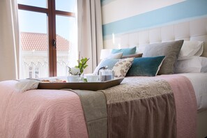 Deluxe appartement, 2 slaapkamers, uitzicht op de stad | Een strijkplank/strijkijzer, gratis wifi