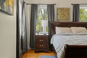 3 bedrooms, desk, iron/ironing board, free WiFi - The 87th Townhome - Local Landmark (Portland)