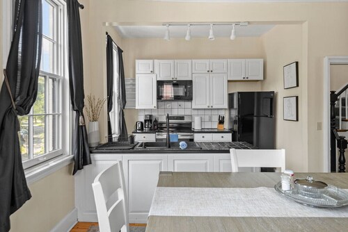 The 87th Townhome - Local Landmark