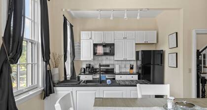 The 87th Townhome - Local Landmark