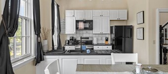 The 87th Townhome - Local Landmark