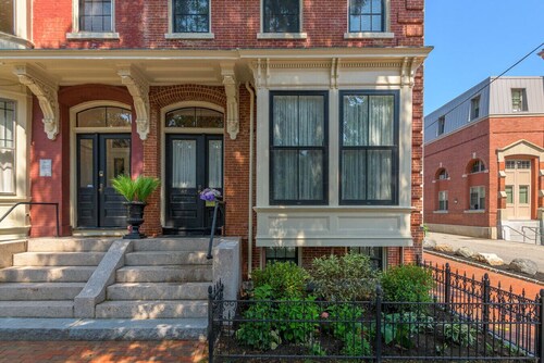 The 87th Townhome - Local Landmark