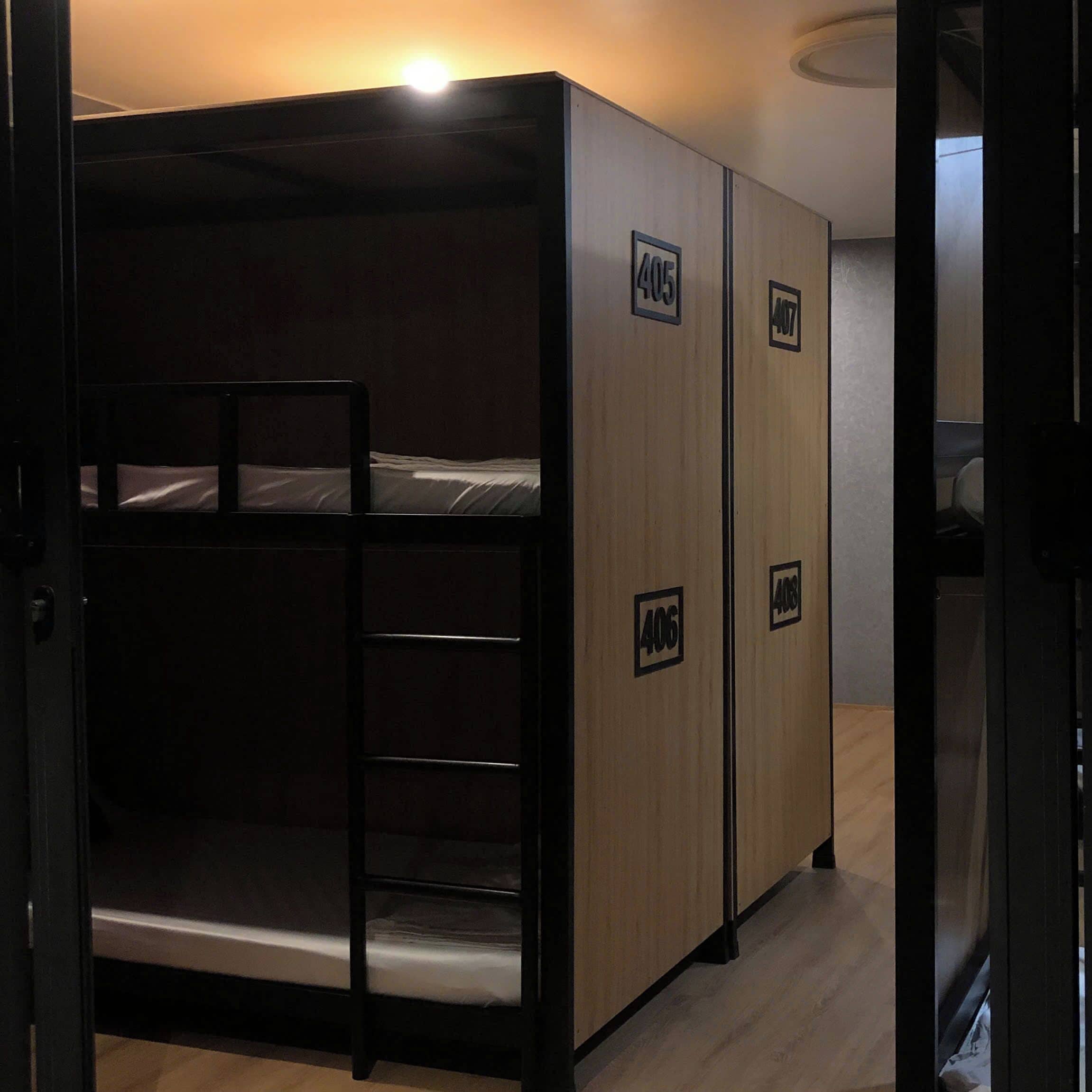 Felles sovesal, balkong, utsikt mot innsjø | Wi-fi (inkludert) og sengetøy