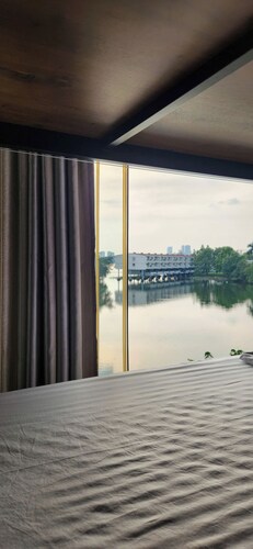 Hanoi Dormiam - Wonderful Sightseeing of West Lake