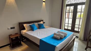5 bedrooms, WiFi, bed sheets