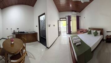 5 bedrooms, WiFi, bed sheets